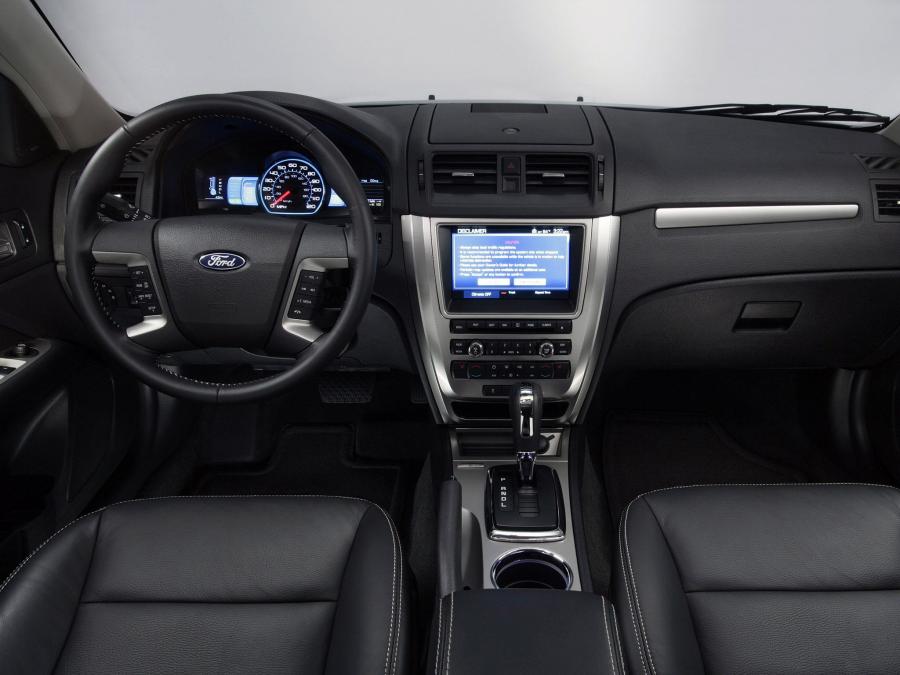  Ford Fusion Hybrid 2010 года  (US) (фото 4 из 111)